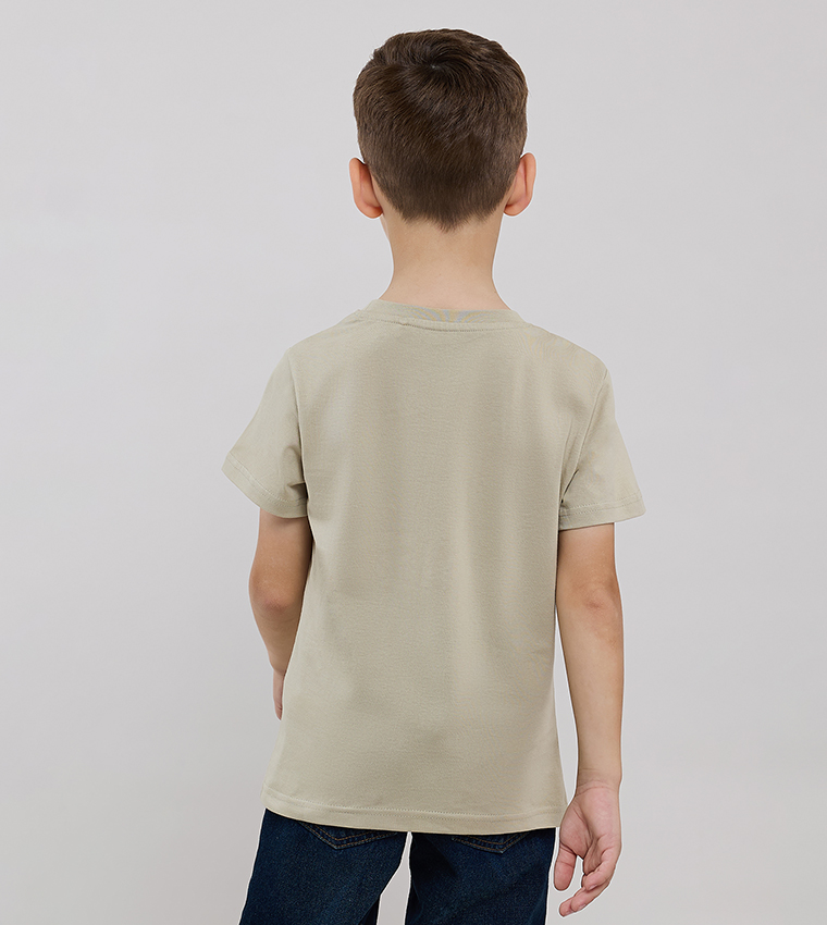 تيشيرت كم قصير بقبة مستديرة بطبعة