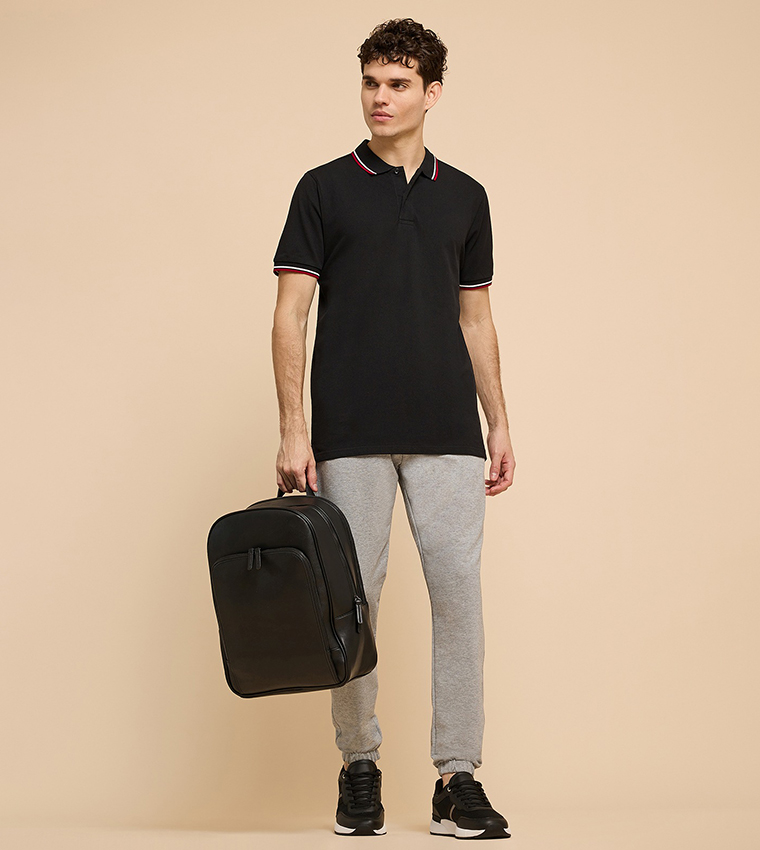 تيشيرت بولو بأطراف متباينة وكم قصير