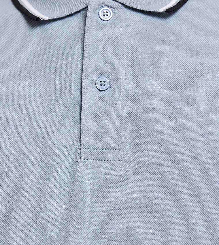 تيشيرت بولو بأطراف متباينة وكم قصير