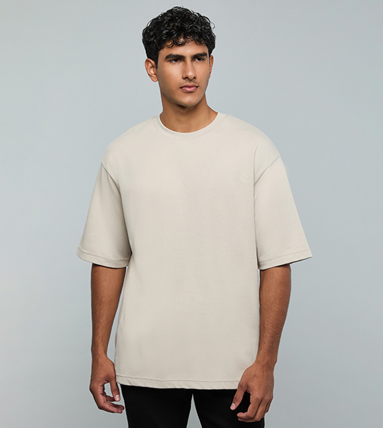 تيشيرت سادة كم قصير بقبة مستديرة 