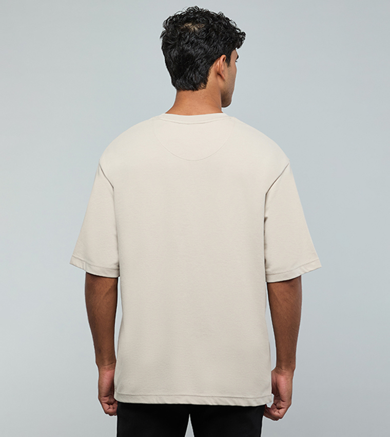 تيشيرت سادة كم قصير بقبة مستديرة 