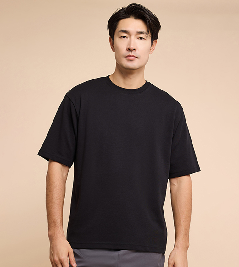 تيشيرت سادة كم قصير بقبة مستديرة 