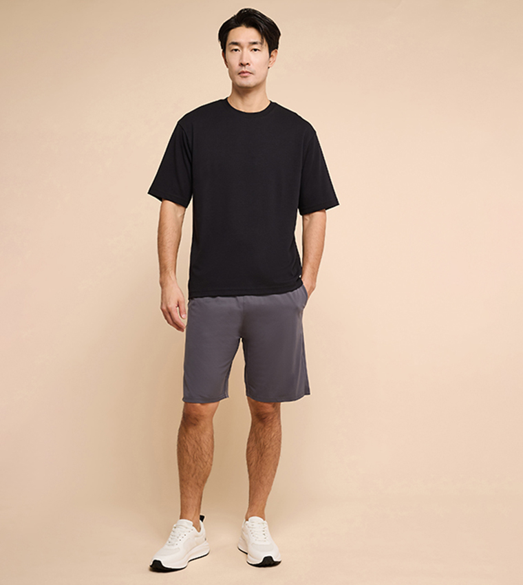 تيشيرت سادة كم قصير بقبة مستديرة 