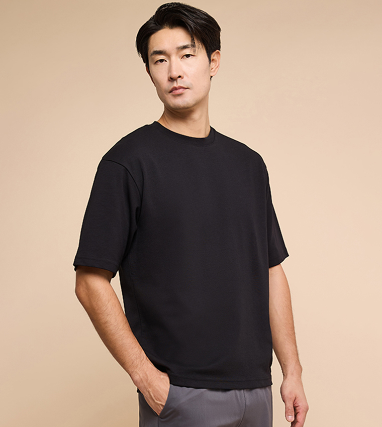 تيشيرت سادة كم قصير بقبة مستديرة 