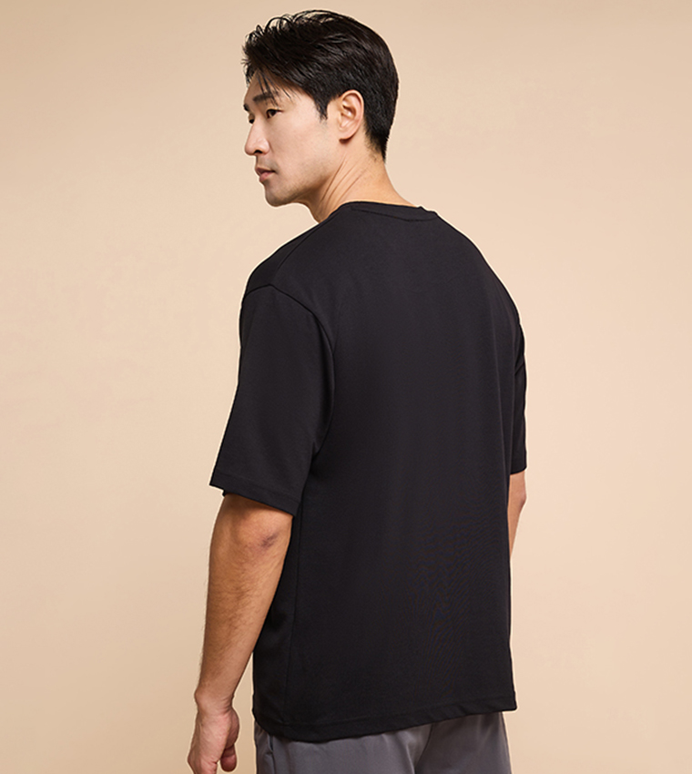 تيشيرت سادة كم قصير بقبة مستديرة 