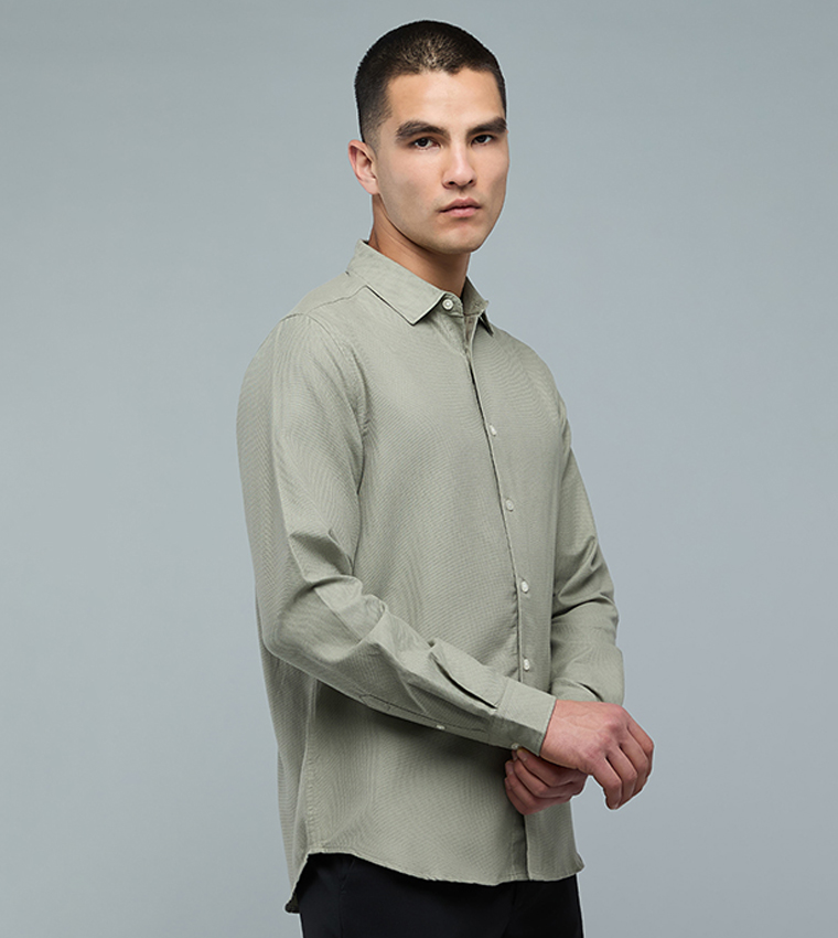 قميص سادة كم طويل بقبة كلاسيك 