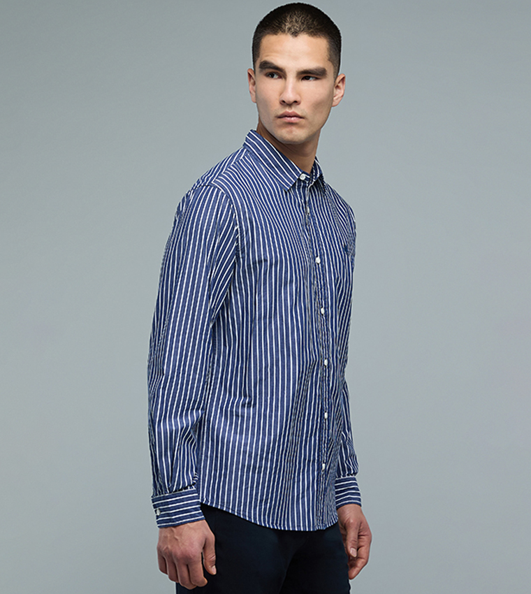 قميص مخطط كم طويل بقبة كلاسيك