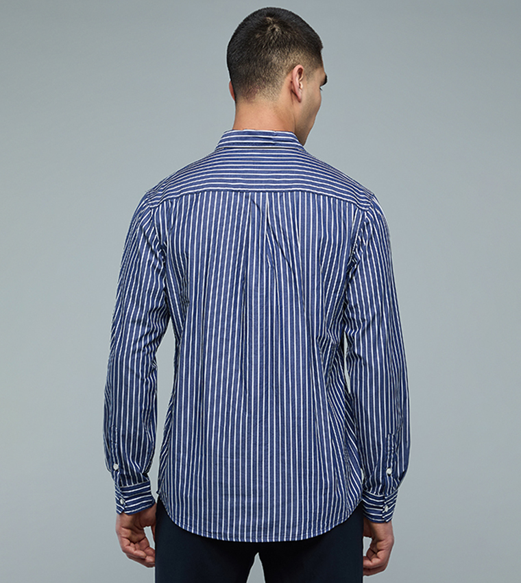 قميص مخطط كم طويل بقبة كلاسيك