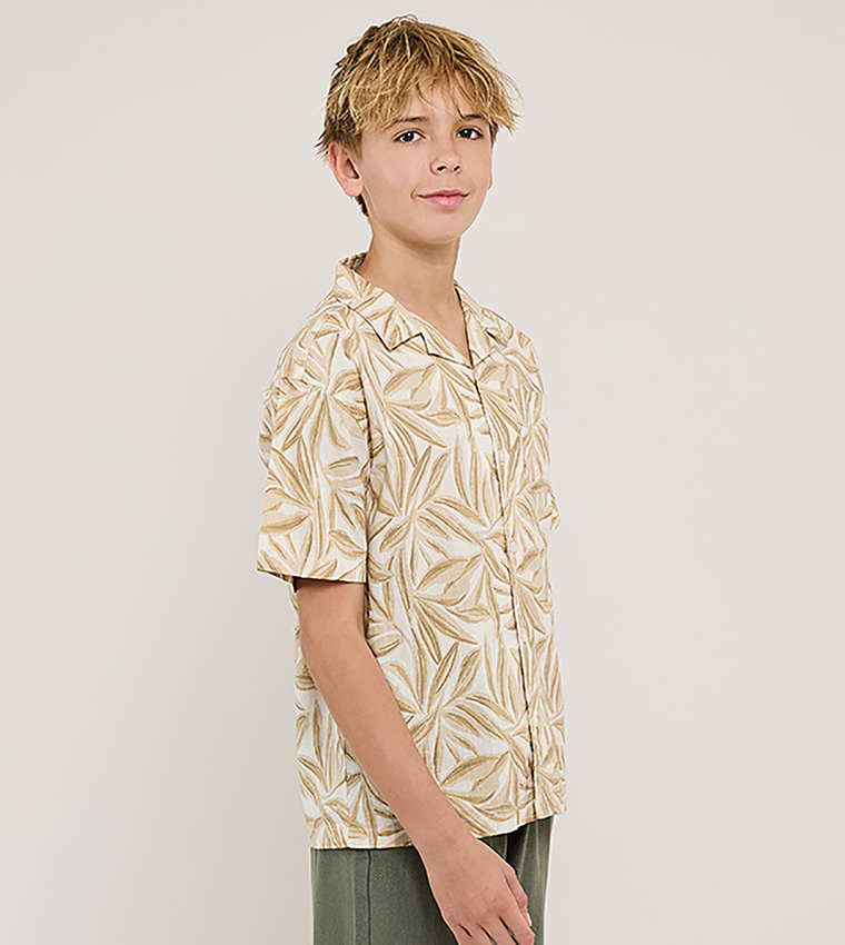 Patterned Shirt with Revere Collar and Short Sleeves