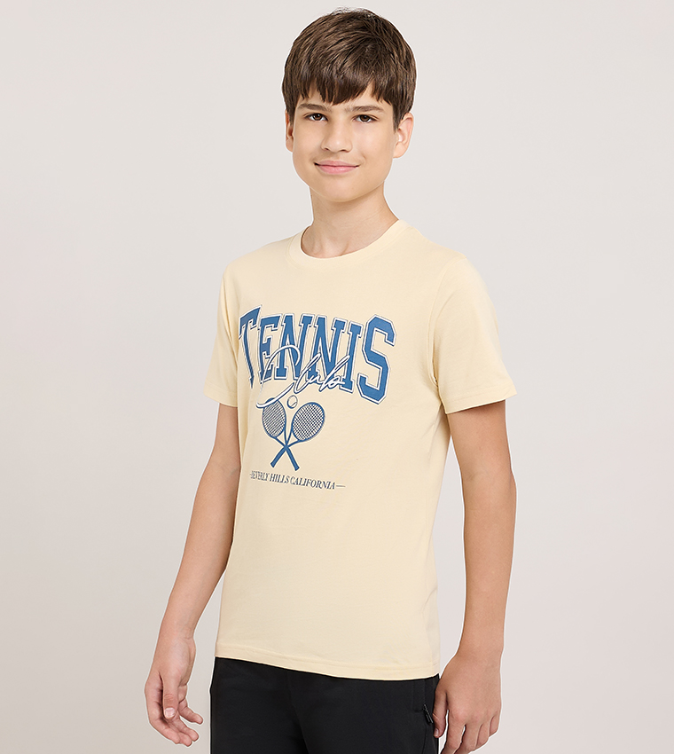 تيشيرت كم قصير بقبة مستديرة بطبعة حروف