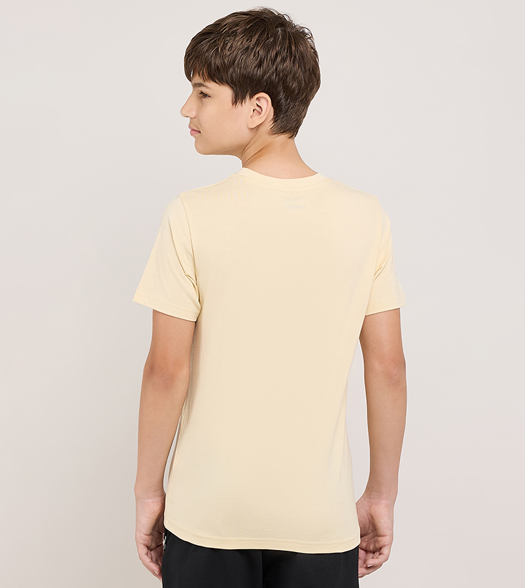 تيشيرت كم قصير بقبة مستديرة بطبعة حروف