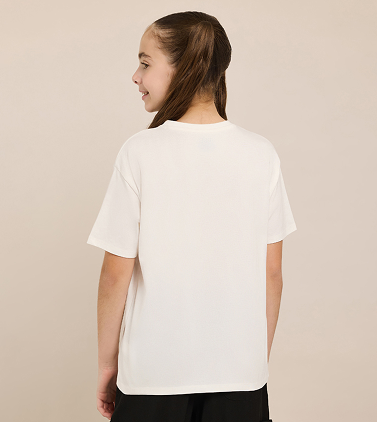 تيشيرت كم قصير بقبة مستديرة بطبعة جرافيك 