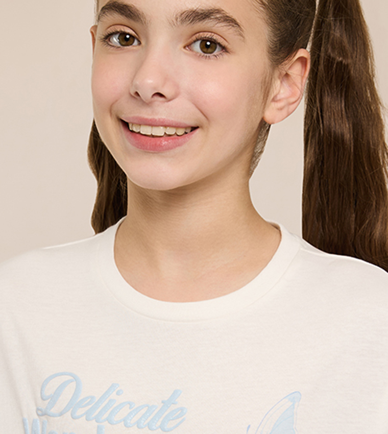 تيشيرت كم قصير بقبة مستديرة بطبعة جرافيك 