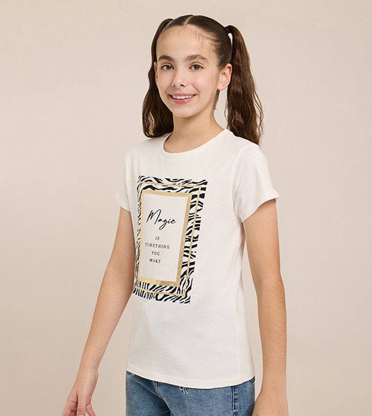 تيشيرت كم قصير بقبة مستديرة بطبعة جرافيك 