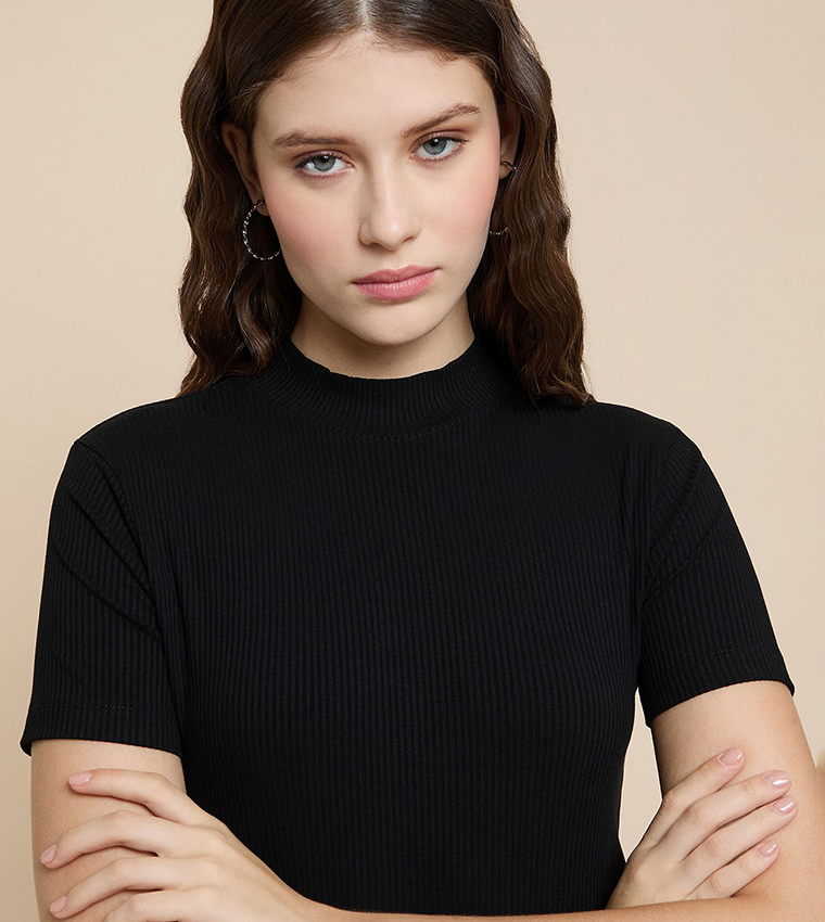 توب مرن كم قصير بقبة عالية