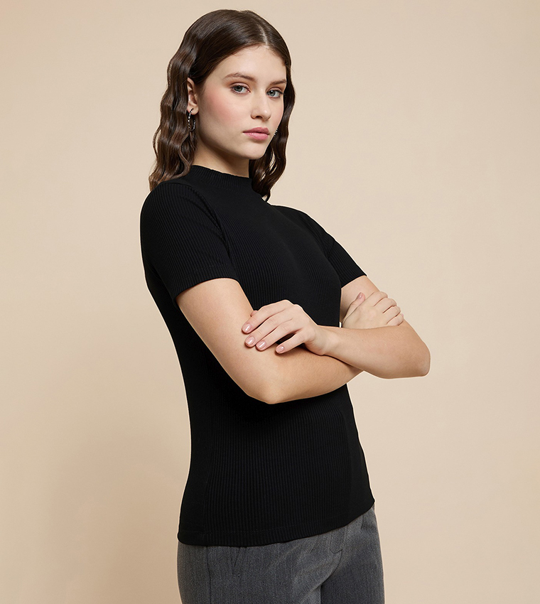 توب مرن كم قصير بقبة عالية