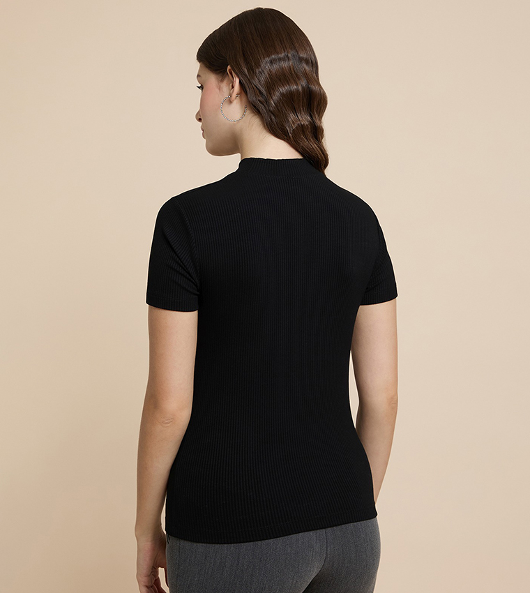 توب مرن كم قصير بقبة عالية