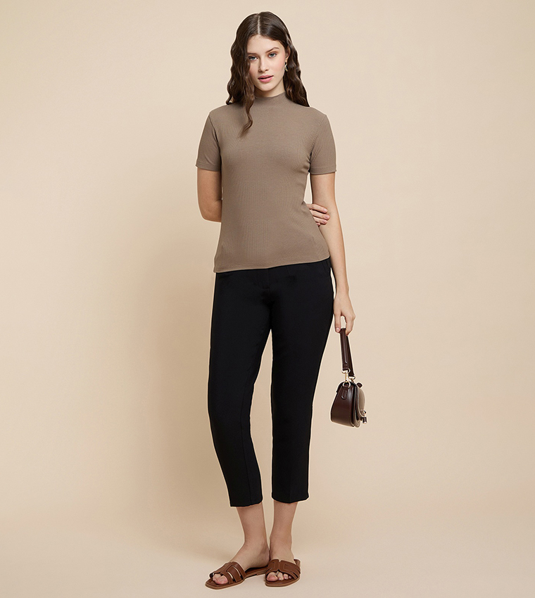 توب مرن كم قصير بقبة عالية