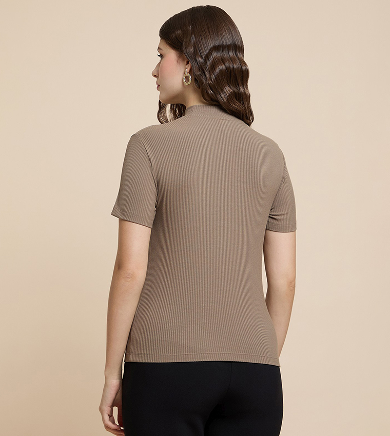 توب مرن كم قصير بقبة عالية