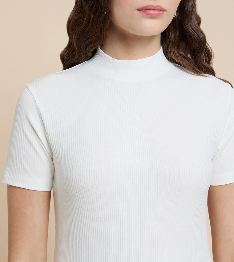 توب مرن كم قصير بقبة عالية