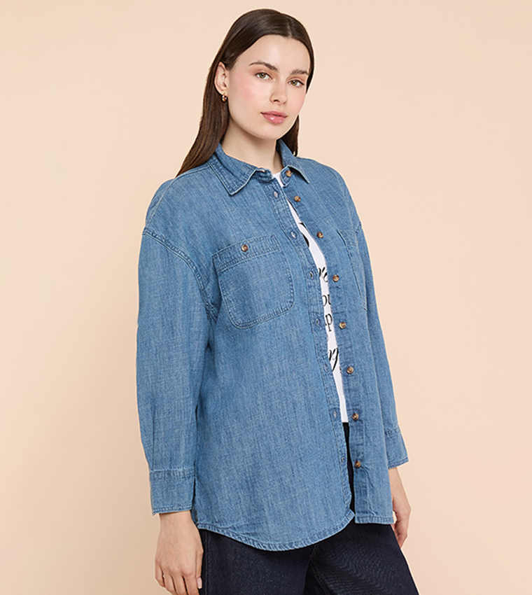 قميص جينز مغسول كم طويل بقبة كلاسيكية 