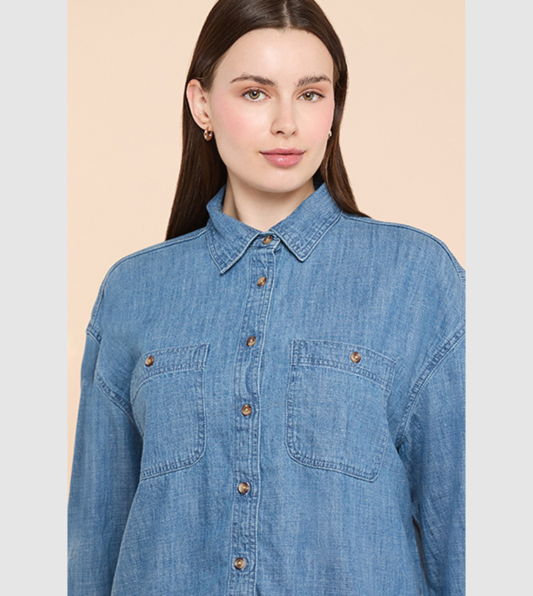 قميص جينز مغسول كم طويل بقبة كلاسيكية 