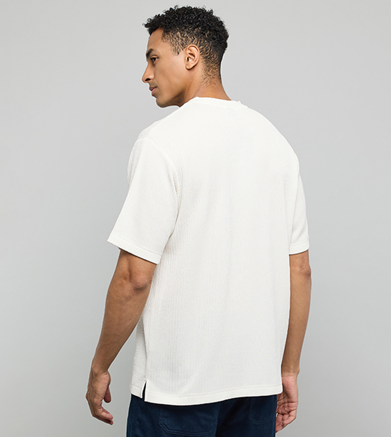 تيشيرت مرن بقبة مستديرة وكم قصير