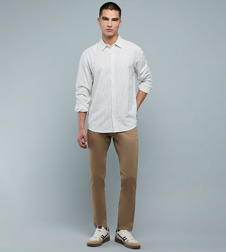 قميص مخطط كم طويل بقبة كلاسيك