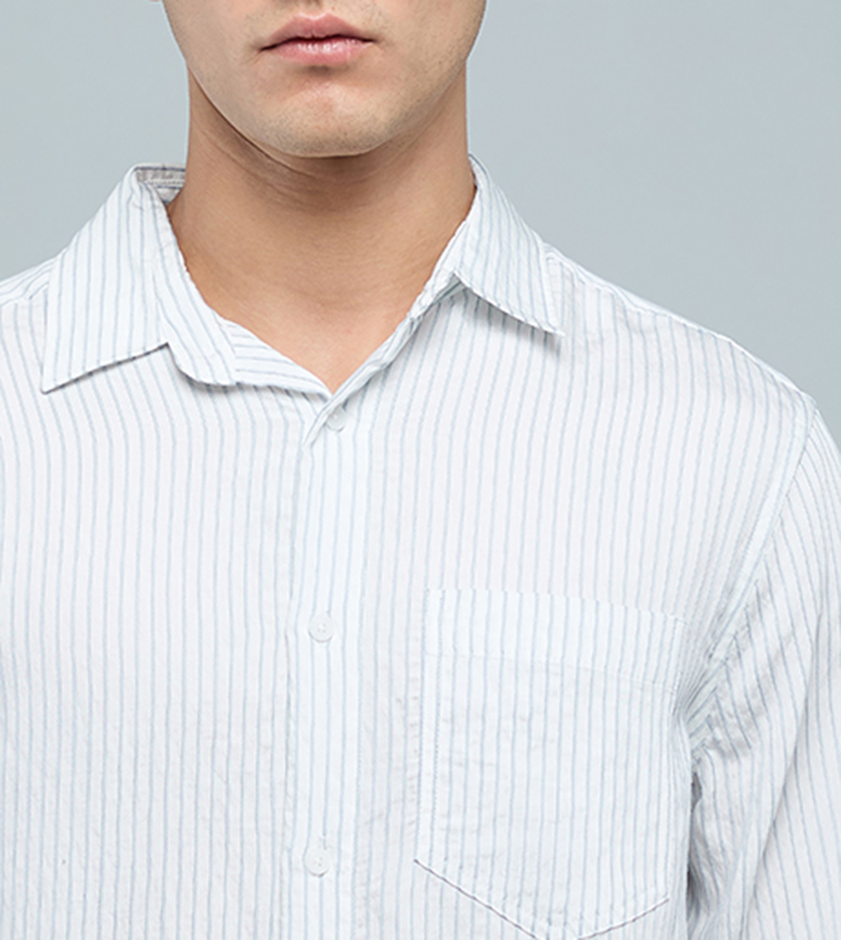 قميص مخطط كم طويل بقبة كلاسيك