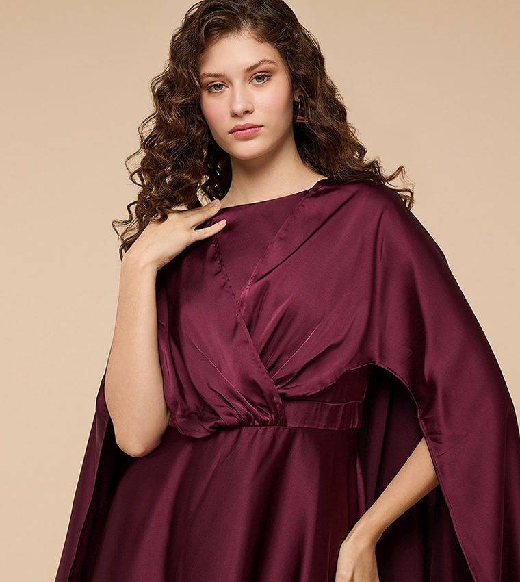 فستان ميدي سادة كم طويل بقبة قارب 