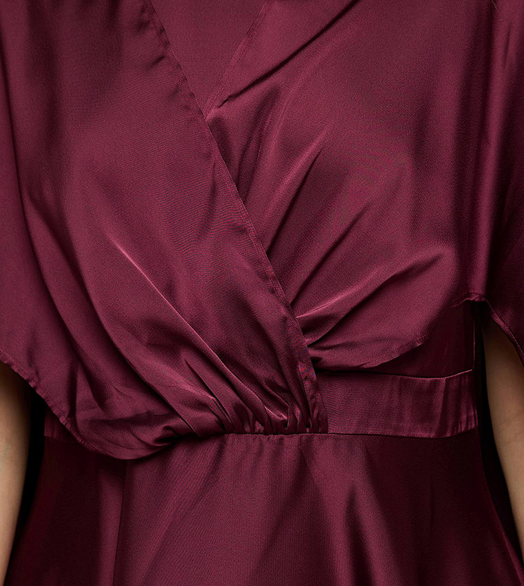 فستان ميدي سادة كم طويل بقبة قارب 