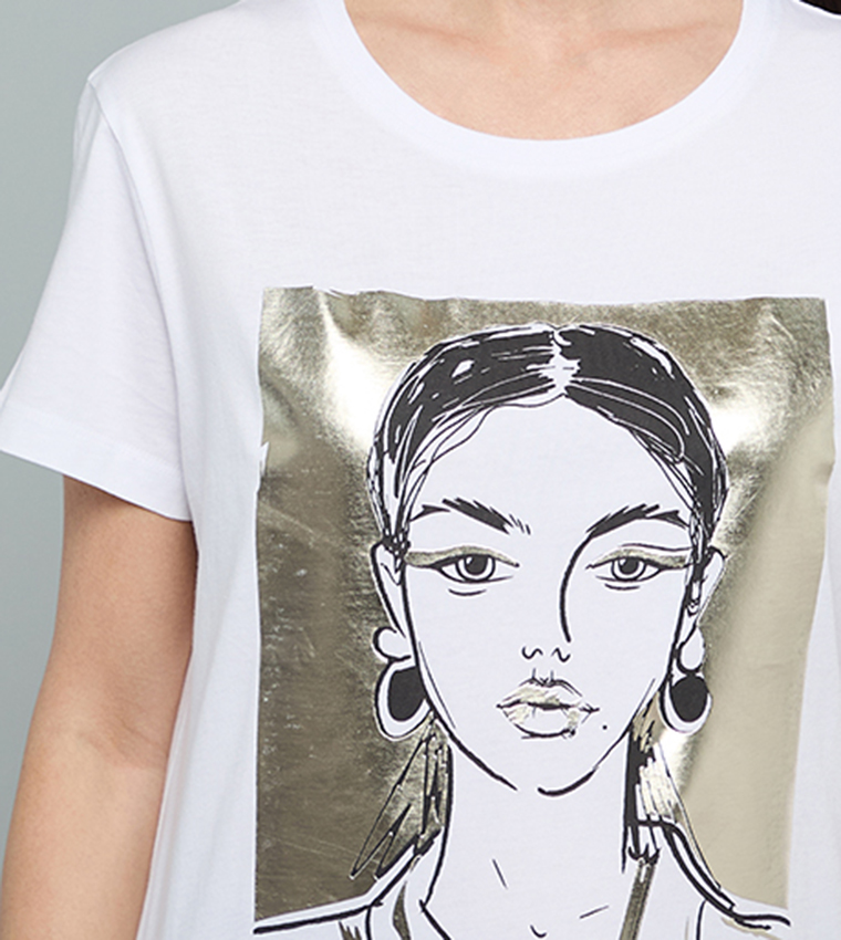 تيشيرت كم قصير بقبة مستديرة  بطبعة  