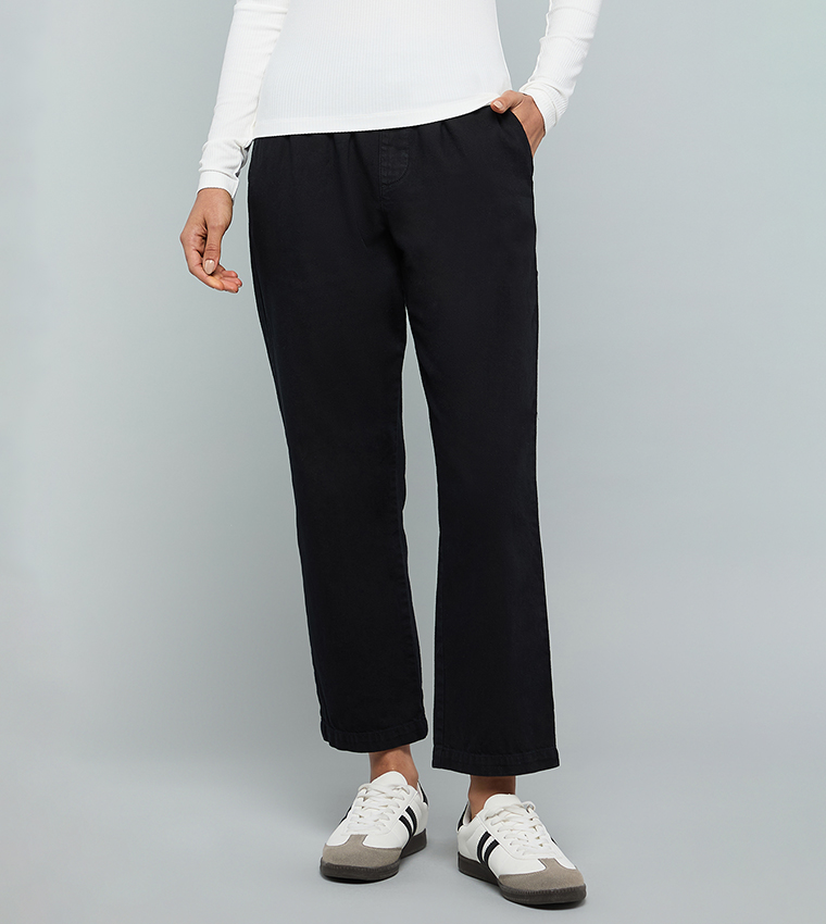 Solid Straight Fit Jeans With Button Closure