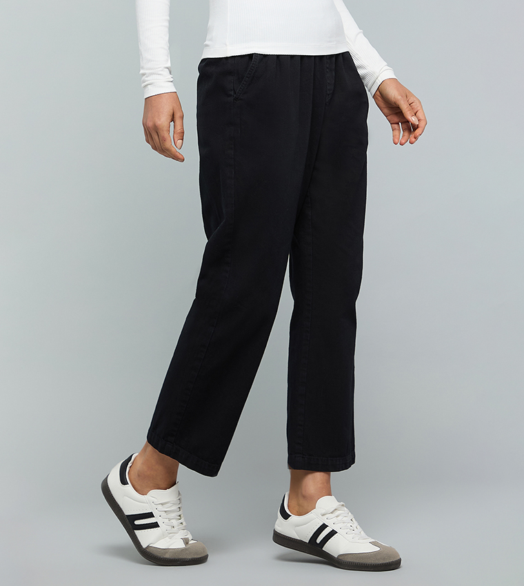 Solid Straight Fit Jeans With Button Closure