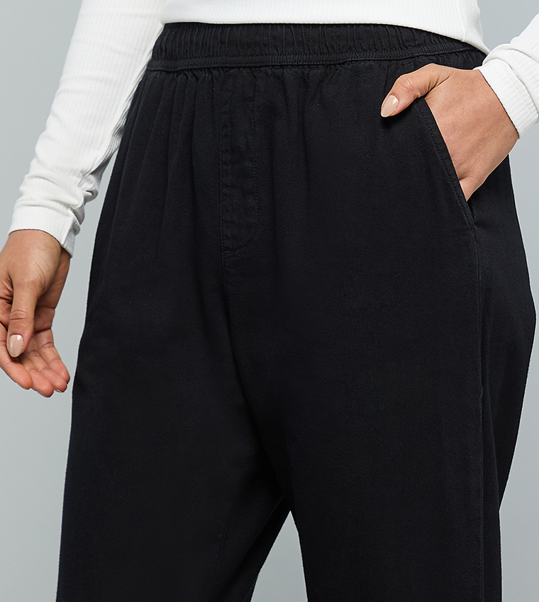 Solid Straight Fit Jeans With Button Closure