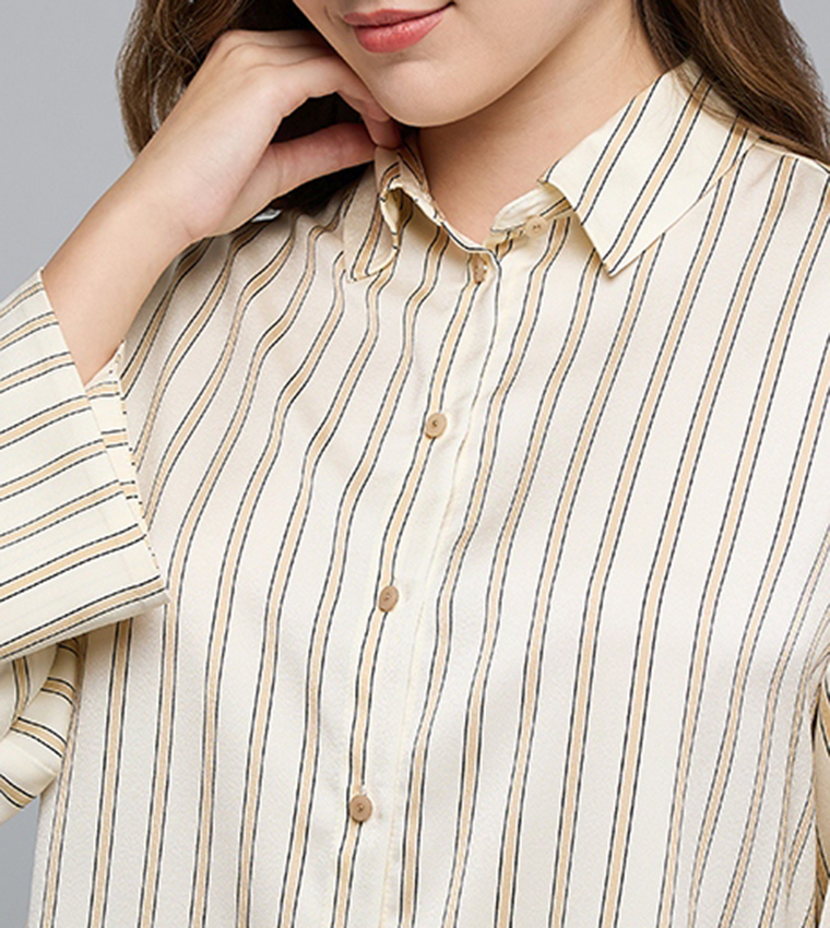 قميص مخطط بقبة كلاسيكية 