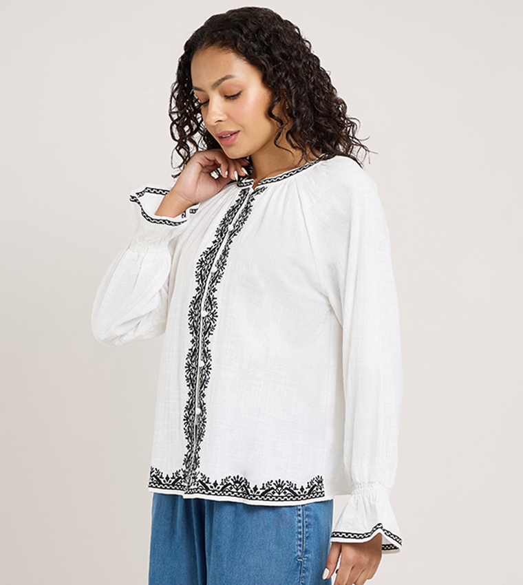 Embroidered Top with Round Neck and Long Sleeves