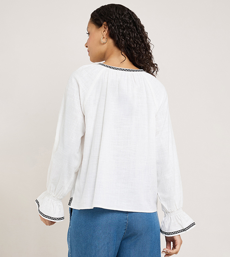 Embroidered Top with Round Neck and Long Sleeves