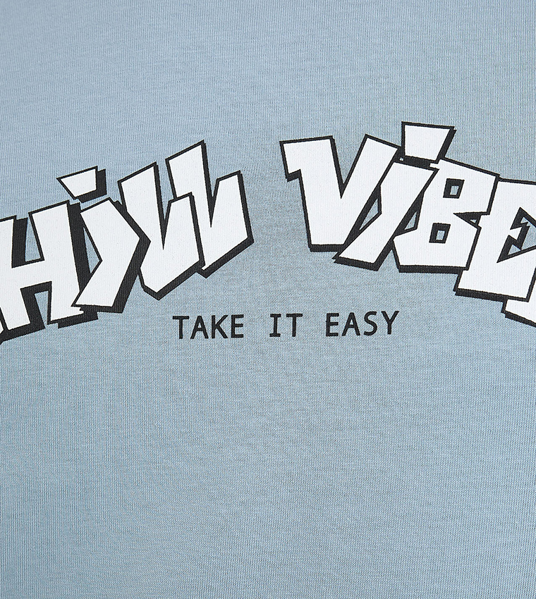 تيشيرت بياقة مستديرة وأكمام قصيرة وطبعة 