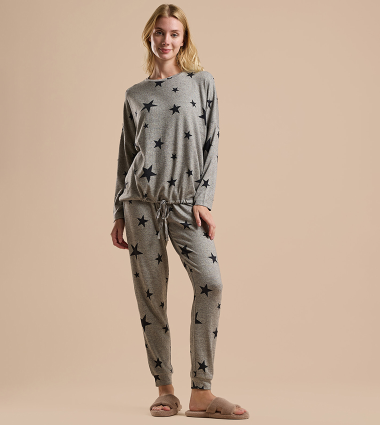 طقم بيجاما بكم طويل وطبعة