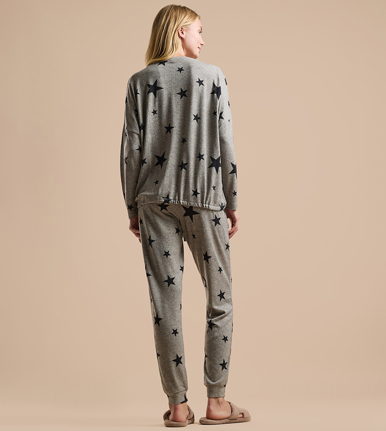 طقم بيجاما بكم طويل وطبعة