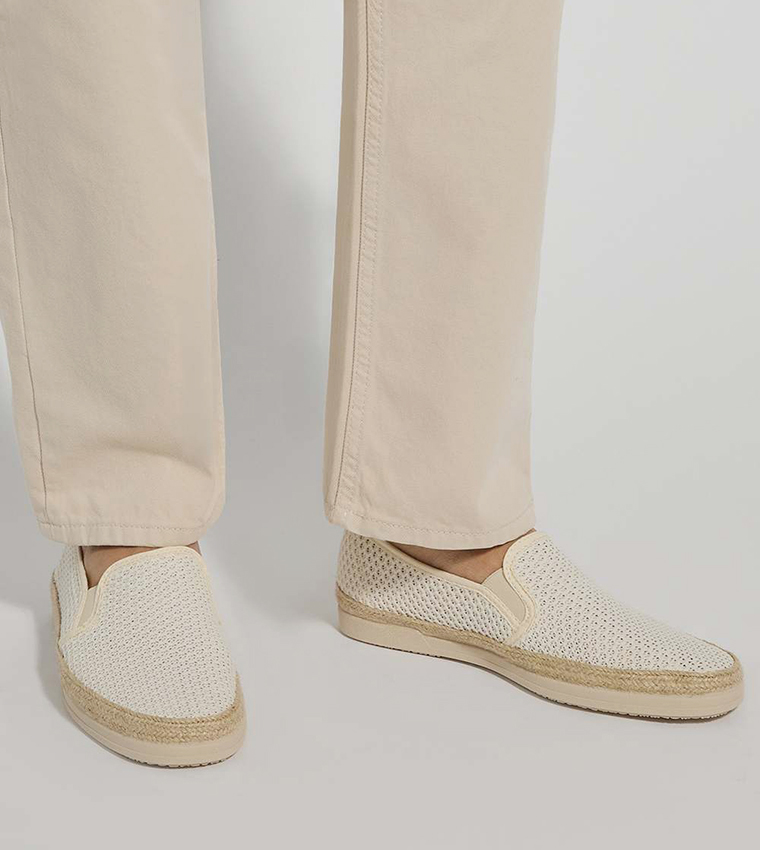 حذاء إسبادريل بمقدمة مستديرة