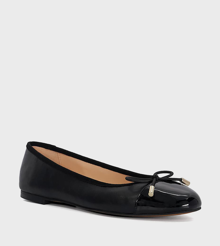 باليرينا مزينة بفيونكة