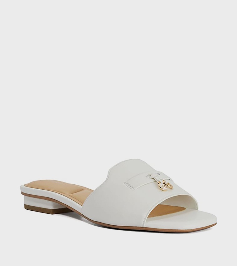 صندل ليندو بكعب قصير بمقدمة مربعة