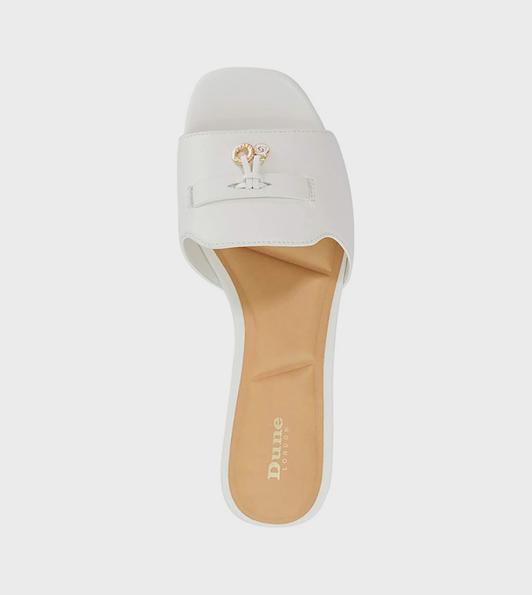 صندل ليندو بكعب قصير بمقدمة مربعة