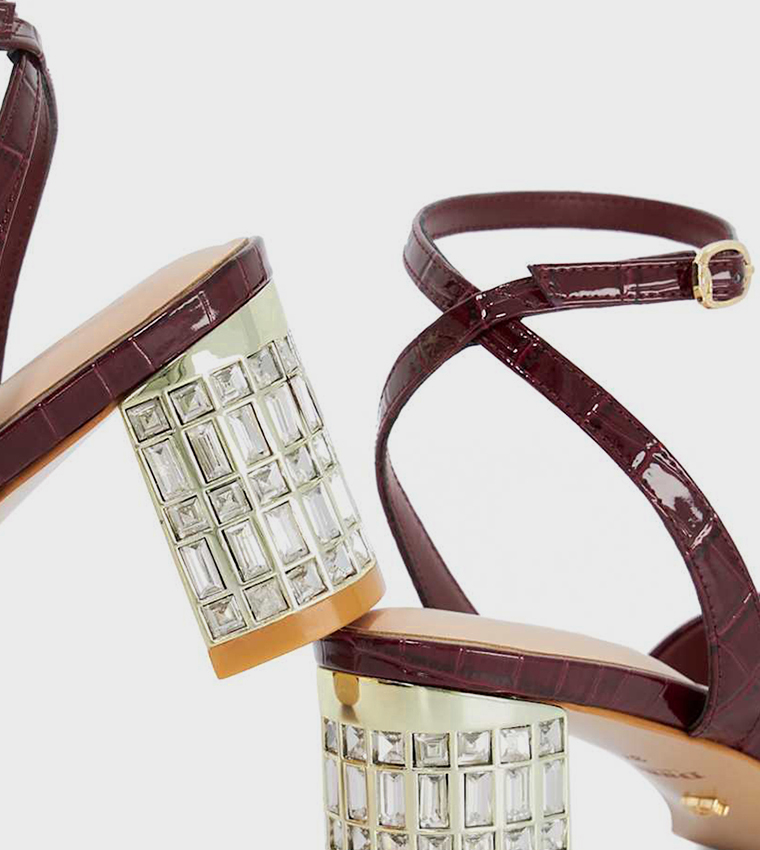 صندل ماورا بكعب مربع