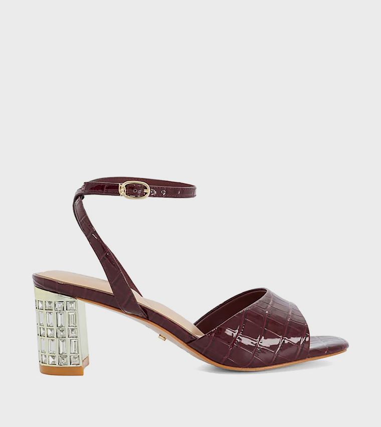 صندل ماورا بكعب مربع