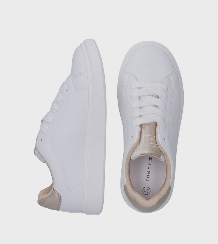 سنيكرز برباط وشعار