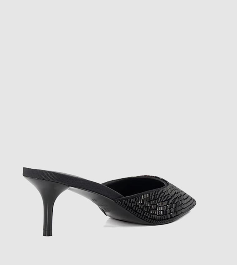 حذاء مفتوح من الخلف بمقدمة مدببة 