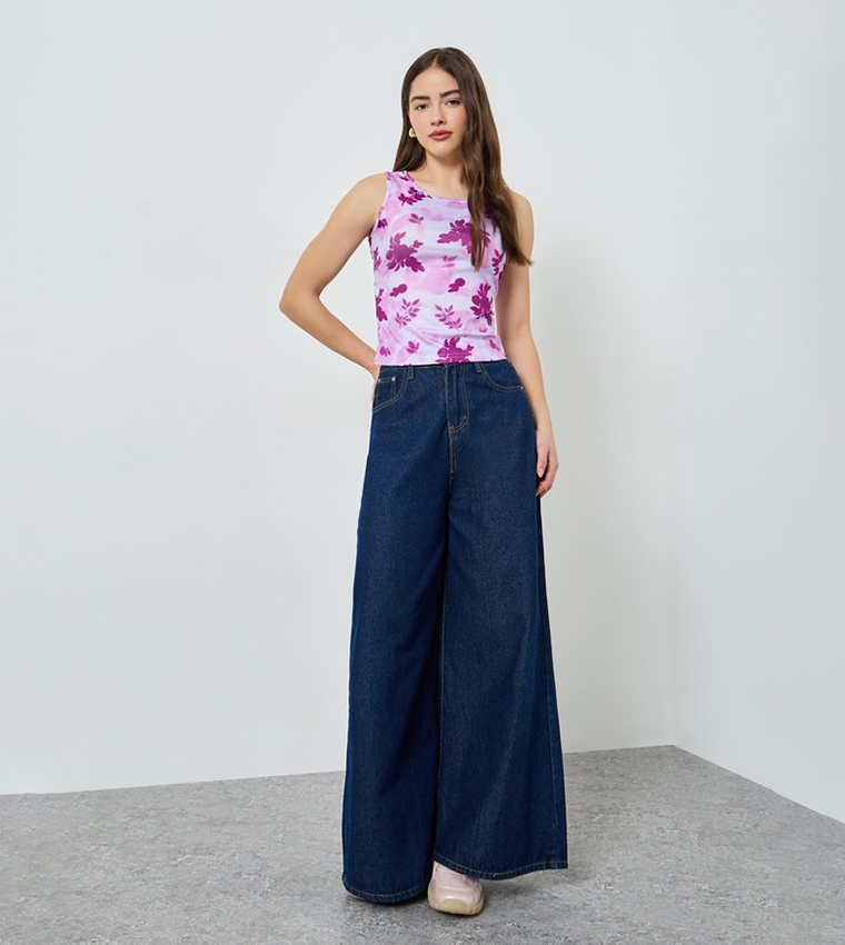 تيشيرت مضلع ضيق بنقشة زهور